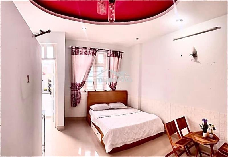 Cho thuê phòng đẹp,có ban công,wc riêng,full nội thất tại hẻm 373 ltk