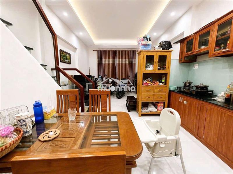 Nhà phố đẹp tặng nội thất gần bigc go dĩ an 