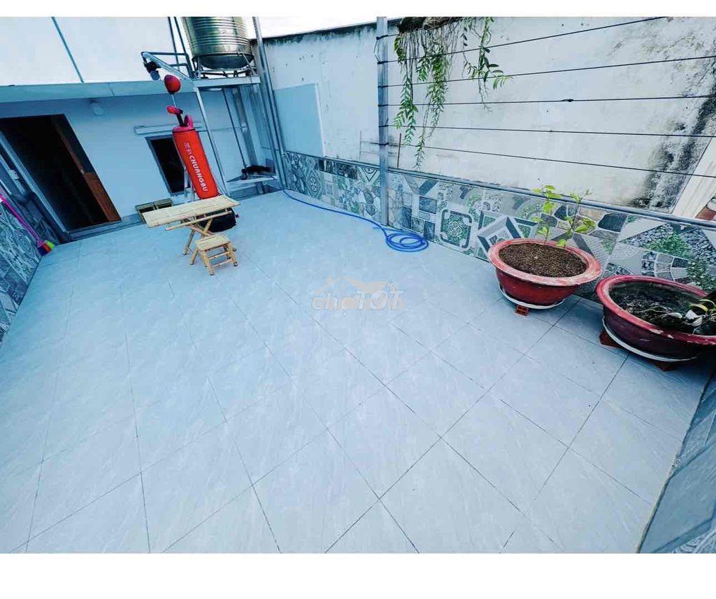 Bán nhà gác lững hẻm xe hơi , có sân thượng . - 3