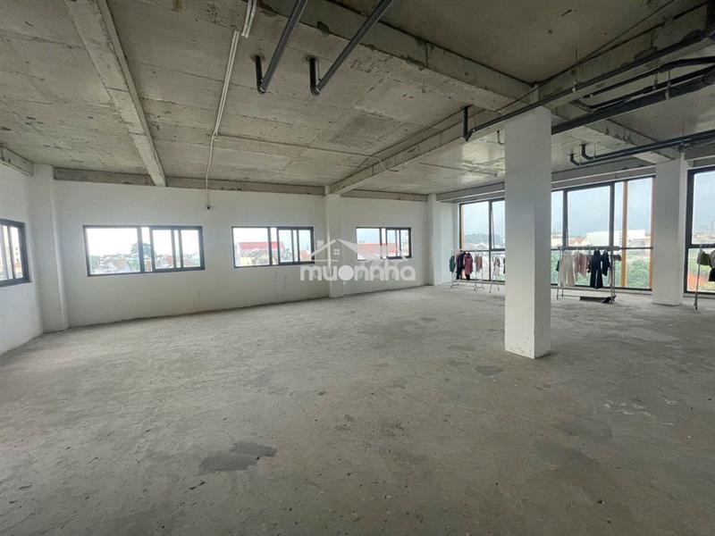 Cho thuê mb kinh doanh 11 x14m, giá 16tr/ tháng, gần chợ đông hoà