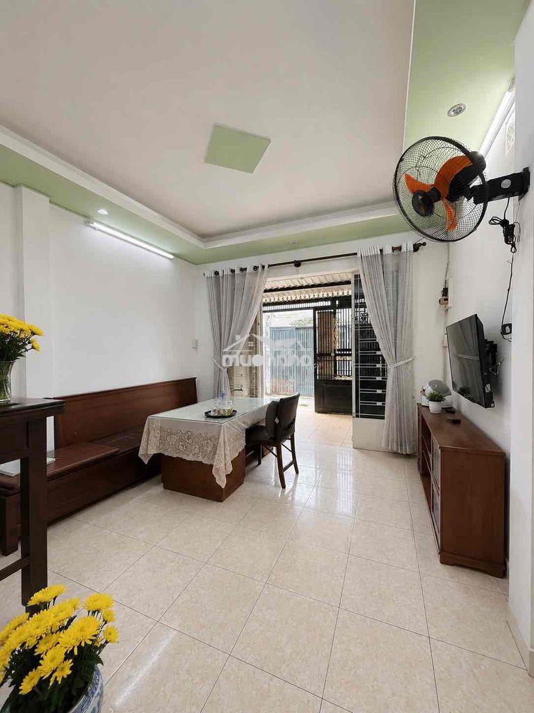 Nhà đẹp tân phú , gần sân bay, 40m2, 4,5 tỷ tl nhẹ