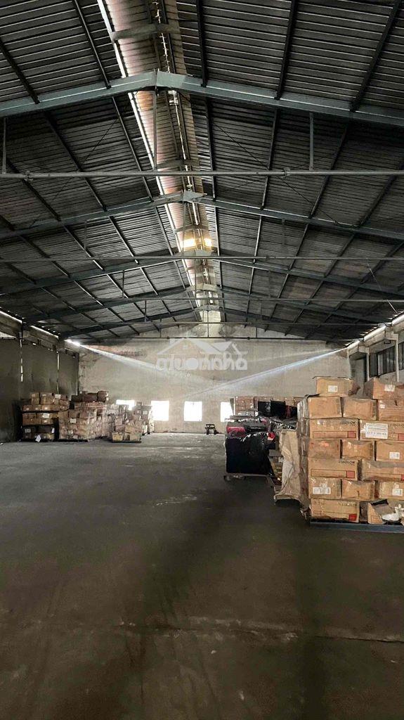 Cho thuê nhiều kho xưởng trên 1000m2 đường phan văn hớn, quận 12