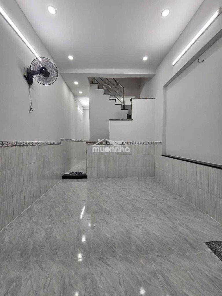 Cho thuê nhà 5tr/th gần chợ hiệp thành