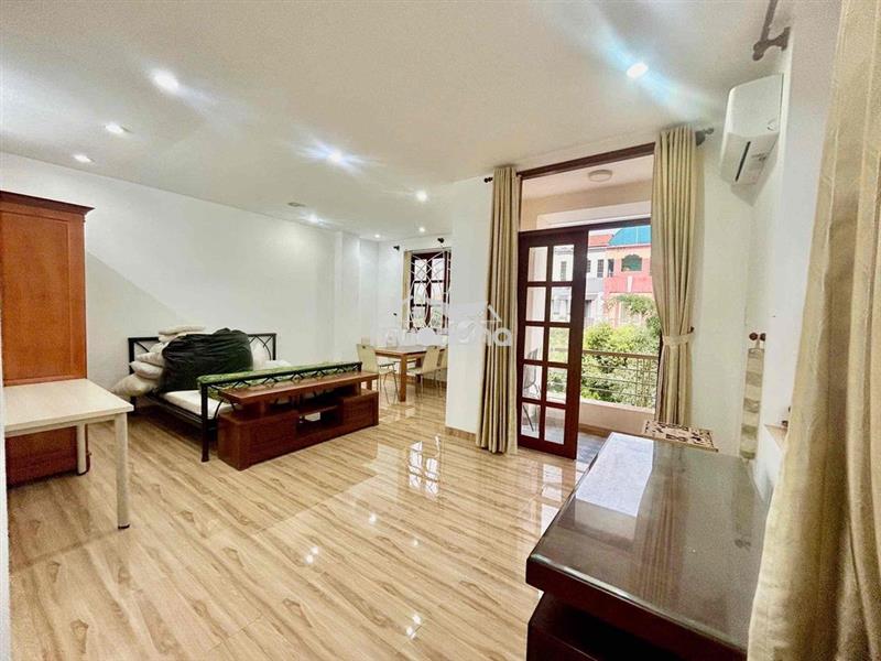 Phòng rộng 40m2 có ban công giá 7tr5 phạm thị tánh kế parc mall q8
