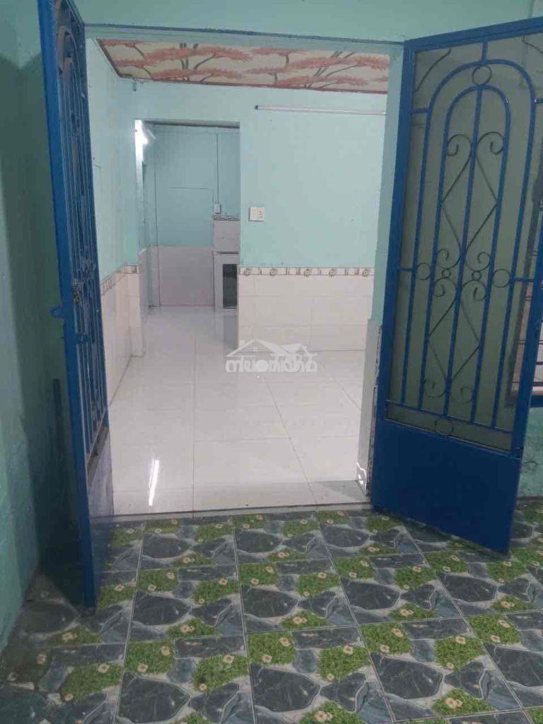 Cho thuê nhà nguyên căn apd q12 đối diện đh ng tất thành giá 5tr