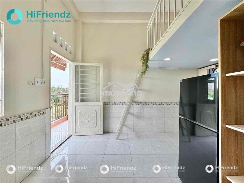 Duplex gác cao cửa sổ trời ngay sát đh luật - gigamall