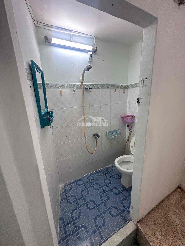 Nhà nguyên căn 6 triệu chợ hoà bình , q5 - 3