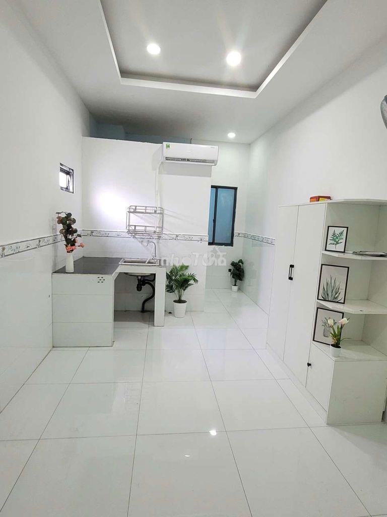 Phòng máy lạnh ngay chợ, cầu tham lương
