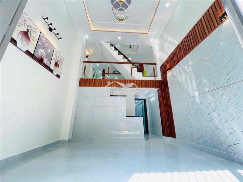 Nhà 3 tầng 40m2 sát bình thạnh và phạm văn đồng, gần rạch tương lai m