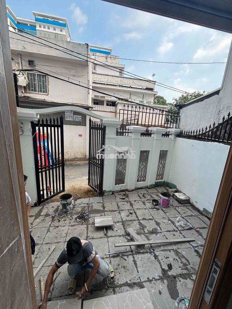 Phòng mới có khoảng sân riêng đằng trước ngay trung tâm bình thạnh