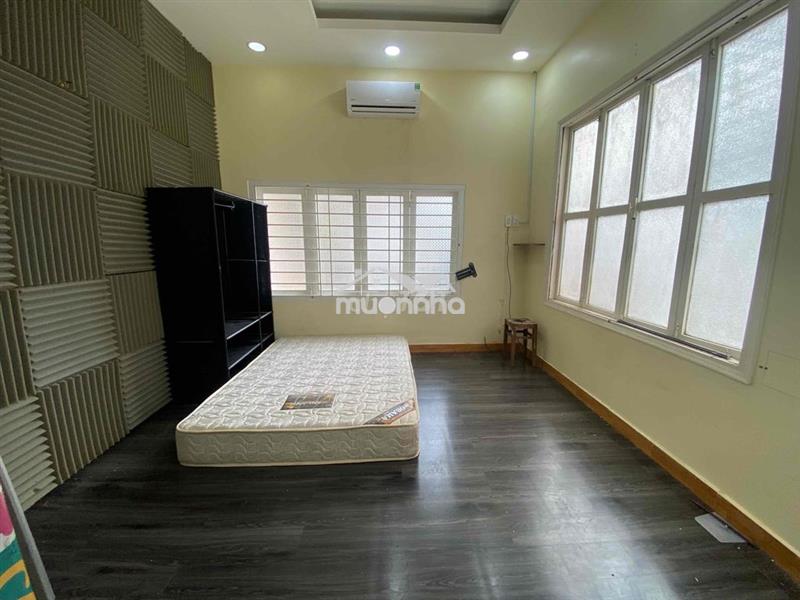 Phòng ngay bờ kè trường sa, đối diện chùa pháp hoa