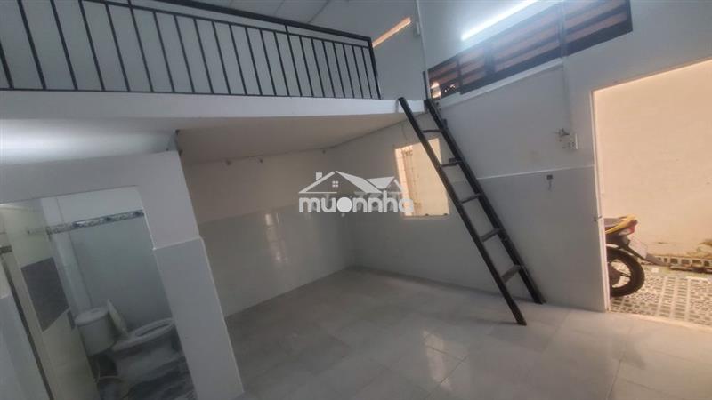 Phòng đường cống lở, gần chợ phạm văn bạch, có gác cao giá 2.6tr