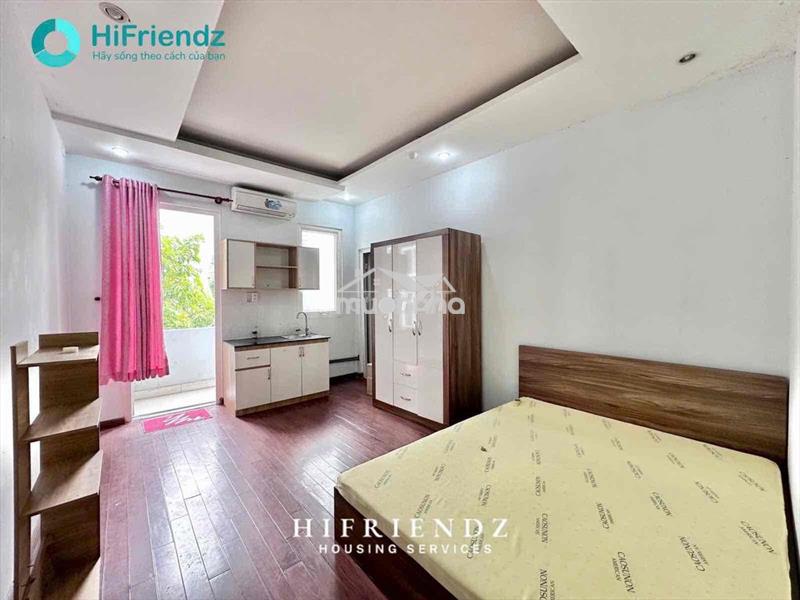 Phòng trọ có ban công , free xe gần dh vh, full nthat , gần bhx , chợ