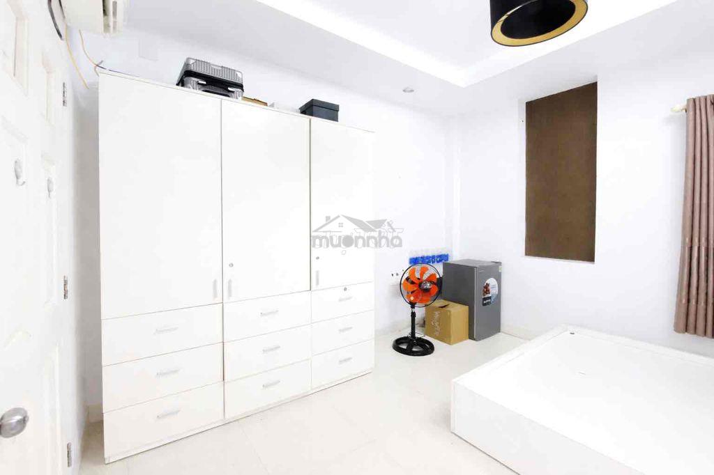 Phòng cửa sổ trời sạch đẹp - Ảnh 2