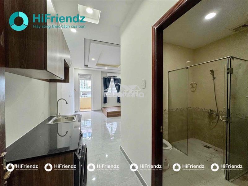 Khai trương căn hộ ban công và cửa sổ siêu đẹp keng , ngay lê đại hành