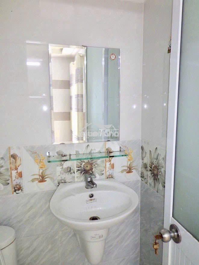 Giá 2.2tr, phòng 25m2 máy lạnh, giờ tự do, wc riêng. phan huy ích, gv