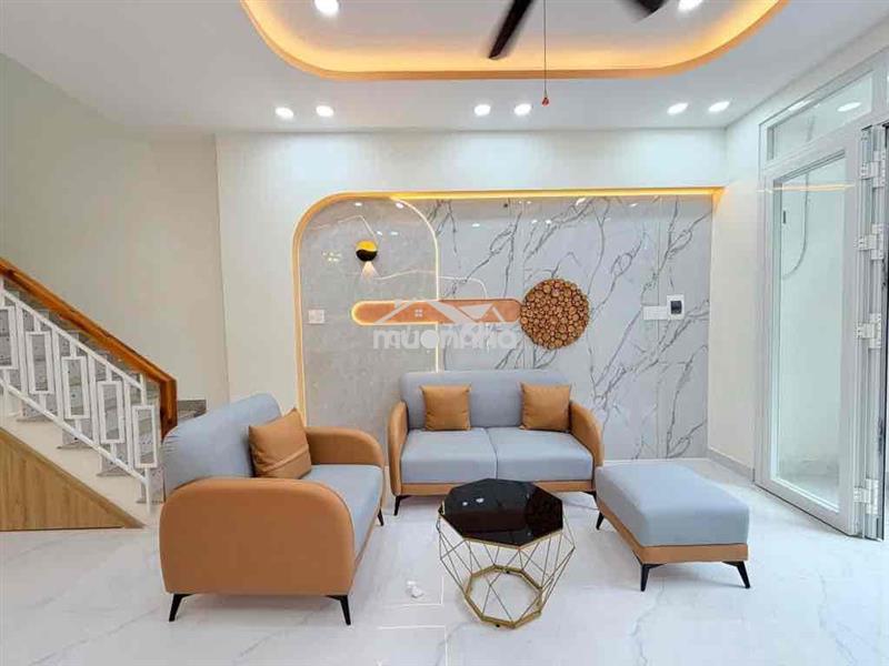 Nhà sát kề đầm sen mới xây còn mùi sơn - 56m2 vuông vức nhỉnh 5 đồng