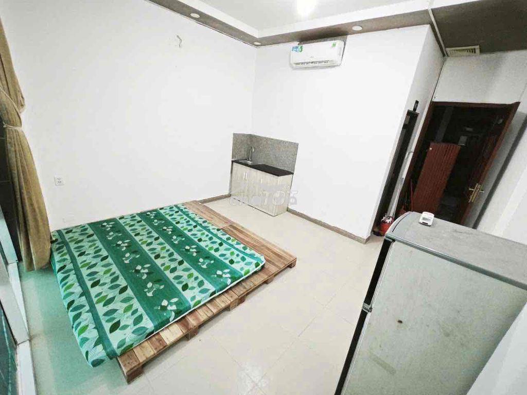 Trống sẵn 1 phòng studio cửa sổ view kính siêu đẹp tạ quang bửu q8 - 2