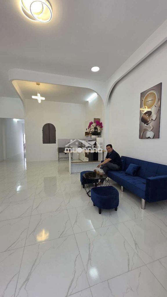 Cc bán nhà siêu diện tích trung tâm f2 q8
