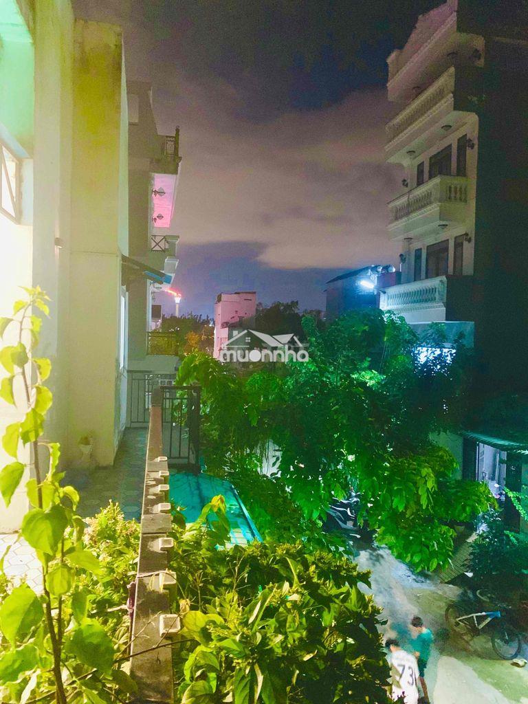Phòng trọ 2 cửa sổ trời
