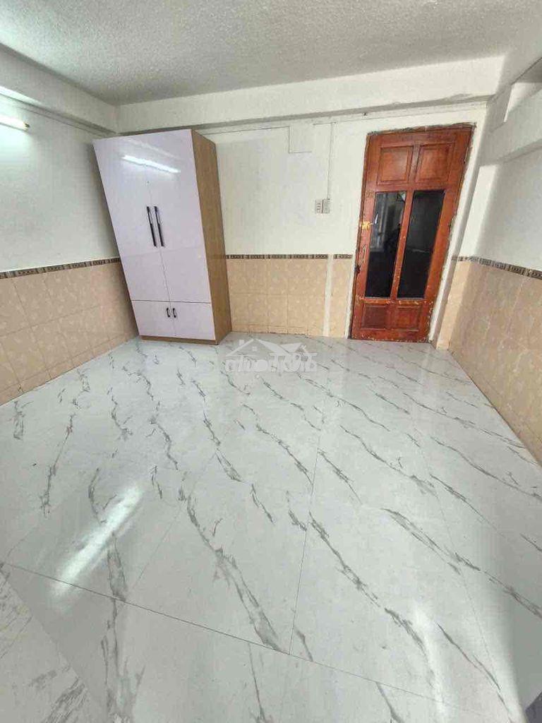 Phòng sinh viên giá rẻ có ban công   ngay đại học mở - mega bình phú - 3