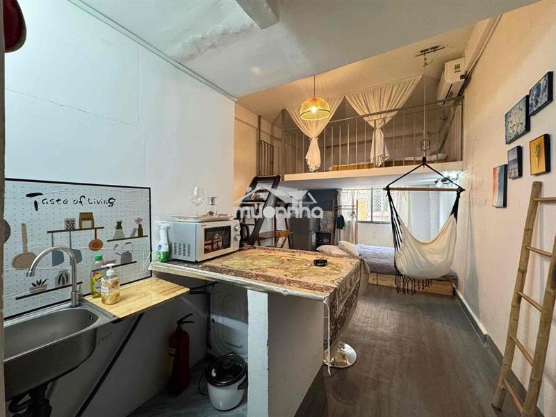 Cho thuê chung cư 1 gác + 1 giường thang máy luxury ngay chợ bến thành
