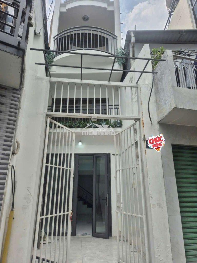 Siêu phẩm nhà 3 tầng 4 phòng ngủ hẻm xe hơi thông