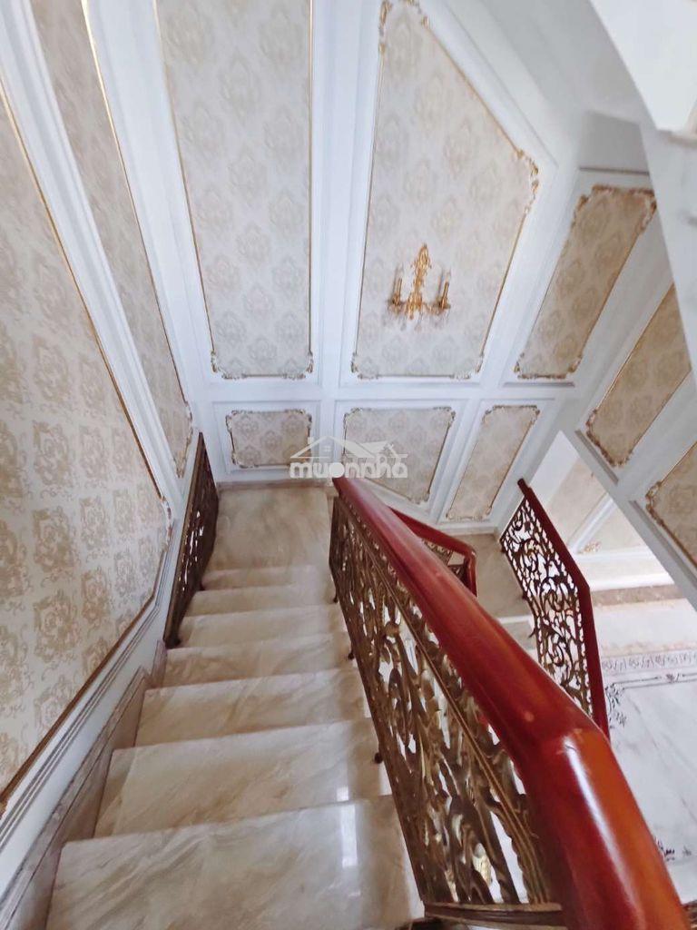 Nhà góc 2 mặt tiền tân cổ điển sơn son thép vàng dĩ an bình dương  - 4
