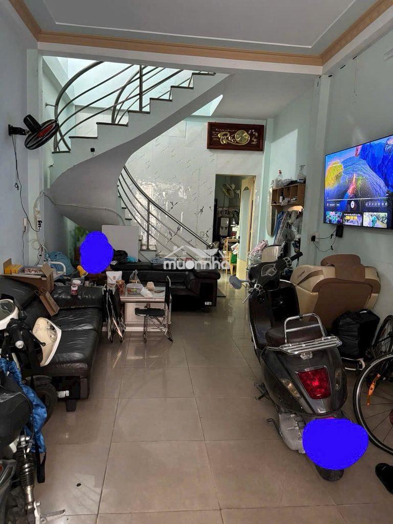 Cho thuê nhà hẻm 6 m thông cách mt gò dầu 30 m : 4 x  13 đúc 3 tấm 