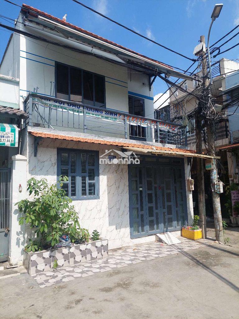 Cho thuê nhà đường phạm hùng c2 dt.5×12 } 1 lầu 4 phòng 2 toilet hẽm6m