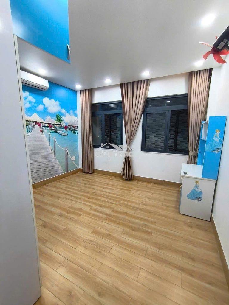 Cho thuê nhà 1 trệt 3 lầu đường 182-tnpa q9, 4pn, sân ô tô,có nội thất - 4