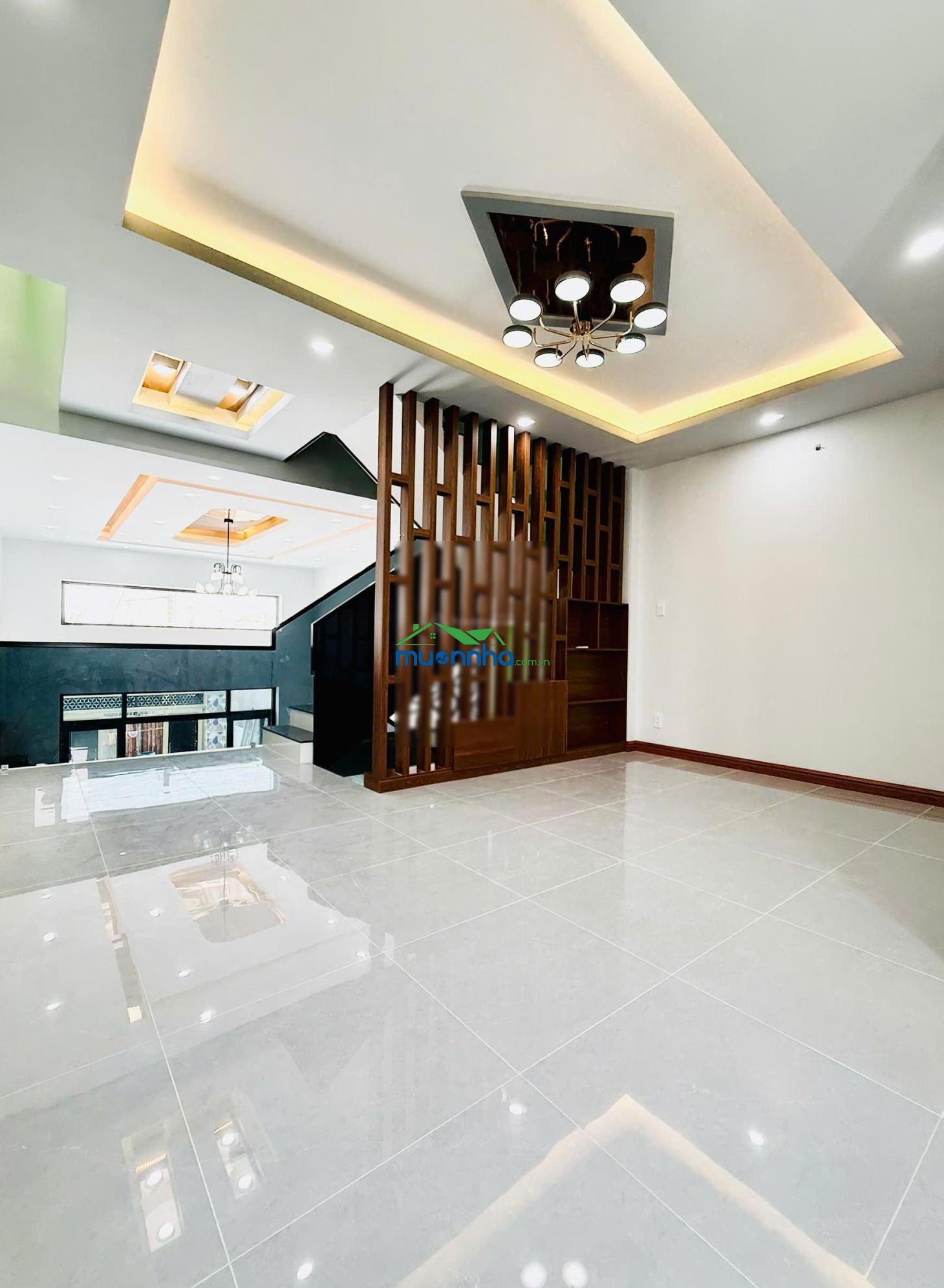 Bán nhà mới 3 tầng 100m2 hoàn công, ngang 5m, ô tô vào nhà, gần chợ gấu, giáp quận 12