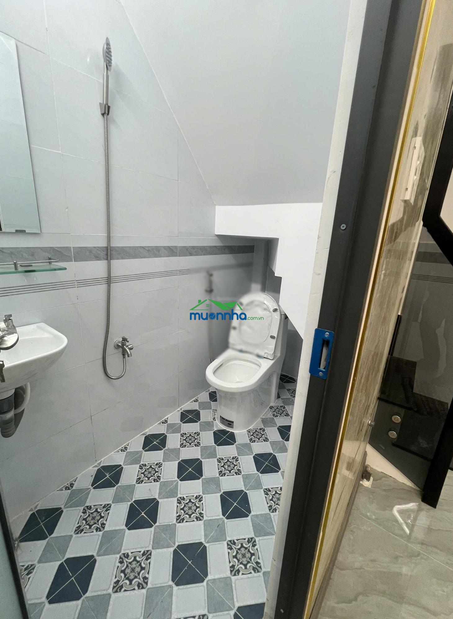 Đường nhựa 9m. nhà 24m2 thổ cư đường tth14 gần bệnh viện q12. có 2pn, ban công. giá 1,13 tỷ có bớt