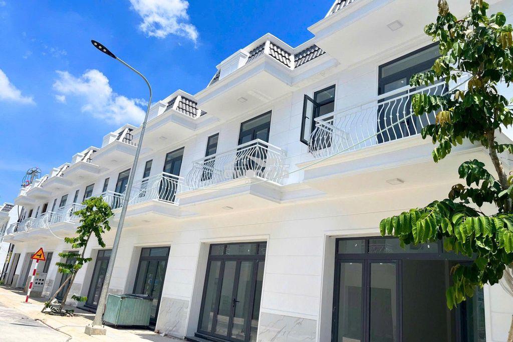 Bán căn góc diện tích 197m vuông , có gara ô tô, 2 tầng 3 phòng ngủ - 3