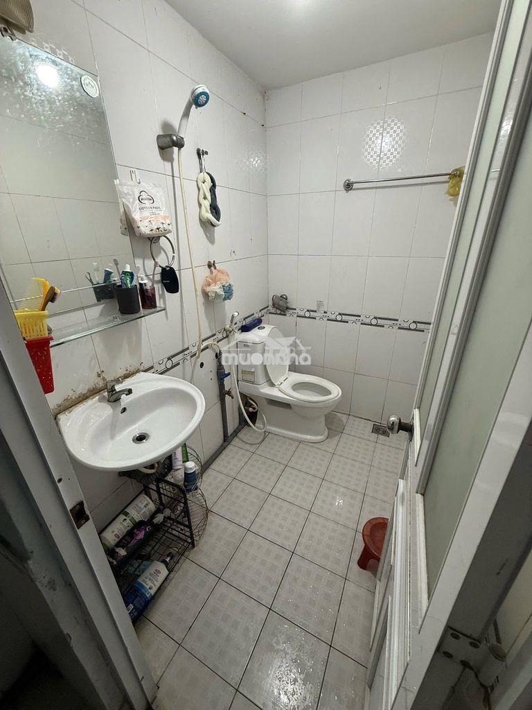 Nhà nguyên căn hẻm xe hơi,1 trệt ,1 lầu ,tdtsd : 80m2 - 3