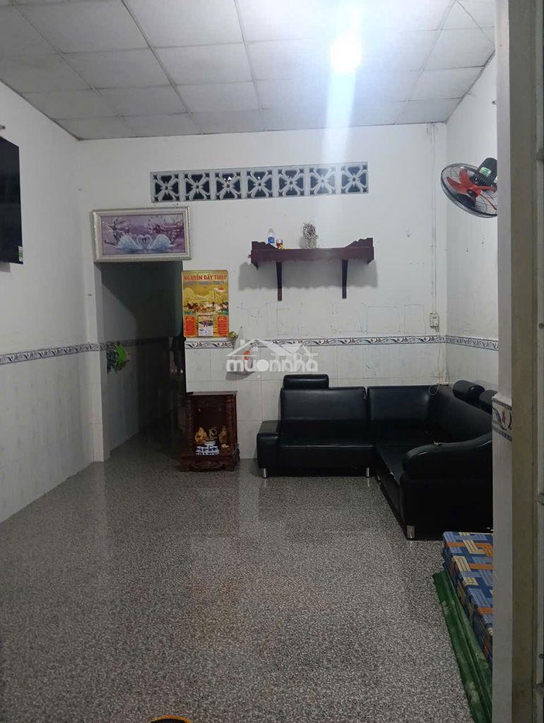 Nhà nguyên căn gần chợ xuân thới thượng.
