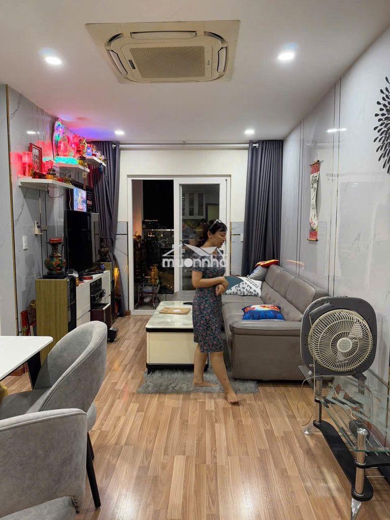 Cho thuê căn góc 2pn, 2wc, view quận 1, nội thất cao cấp