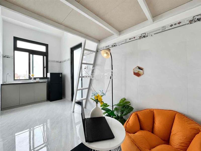Phòng bancol gác rộng 25m2 gần dương quảng hàm