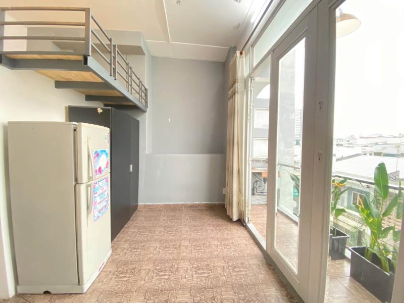 Cho thuê căn hộ ban công,máy giặt có gác ( duplex ) gần đh hutech,uth,hiu,uef,ftu. tân cảng - bình thạnh