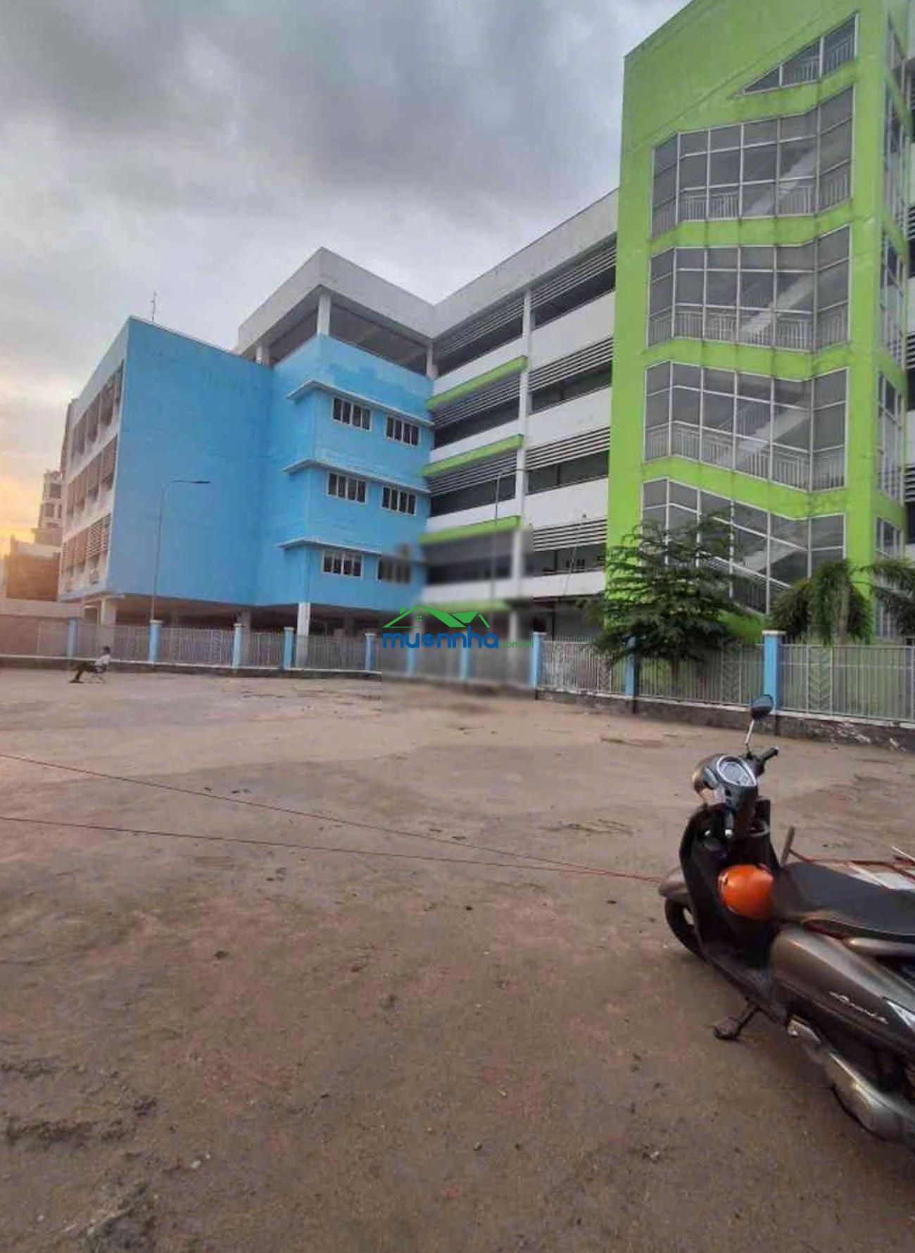 Bán đất tặng nhà 47m² - cách mạng tháng 8 - quận 3 - sát vách quận 10 - sẵn dòng tiền - chỉ 4.** tỷ