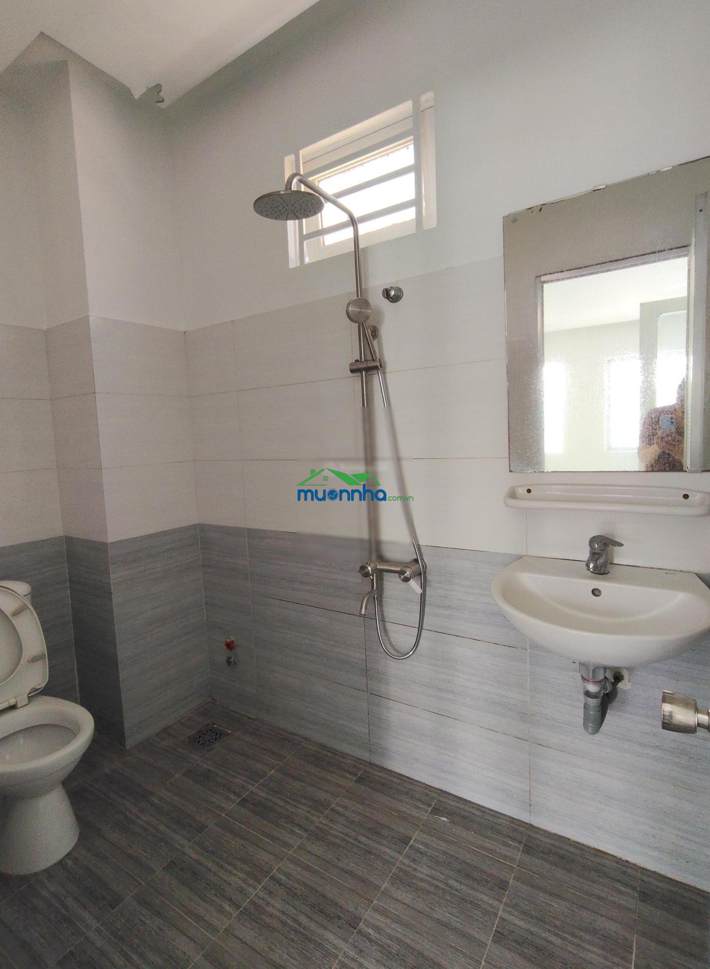 Hơn 4 tỷ nhà 3 tầng, dt 50m5 ngang hiếm 5m - 4