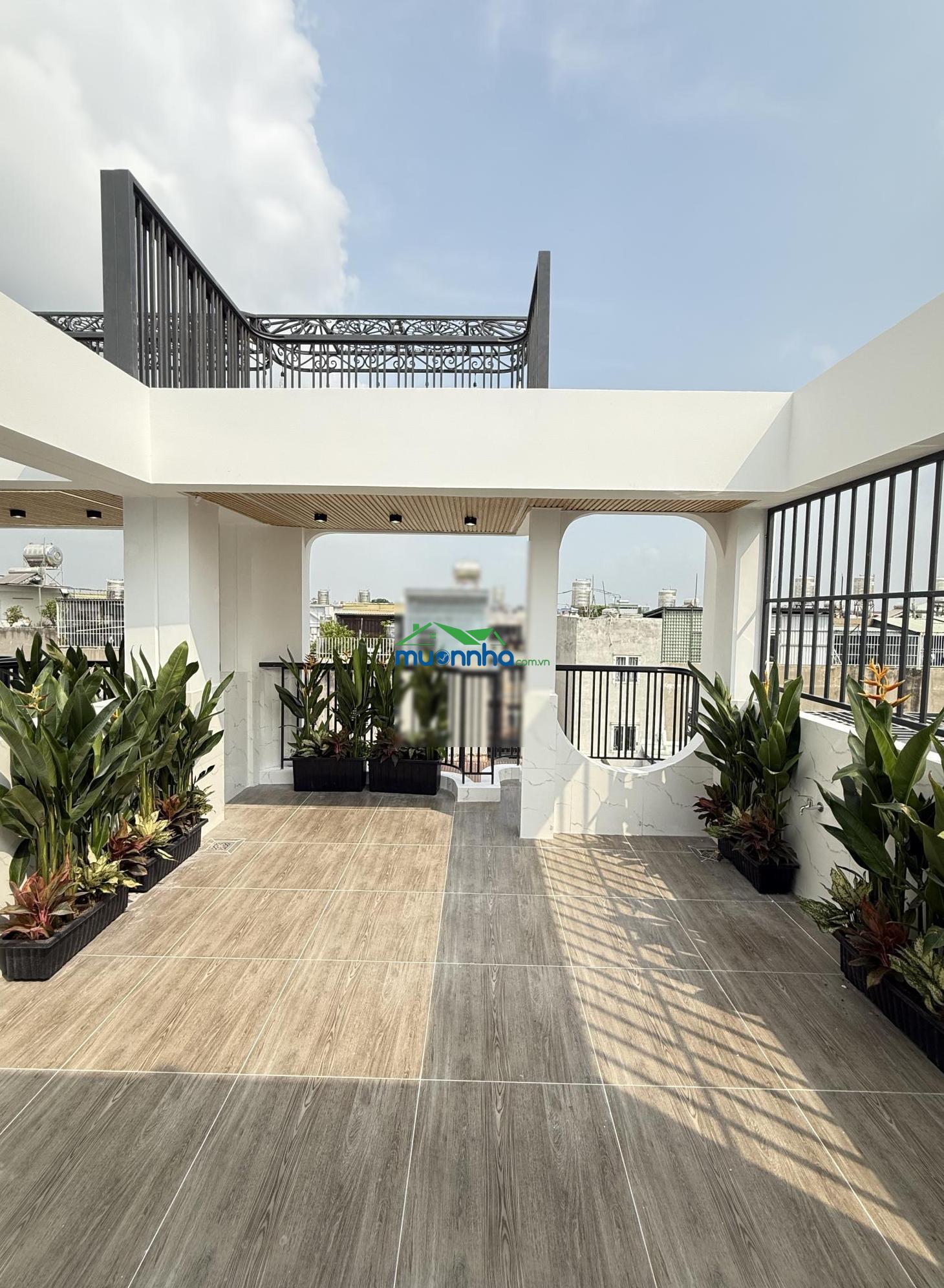 Nhà đẹp sát ngã tư ga - xây mới - đầu 6t - 2
