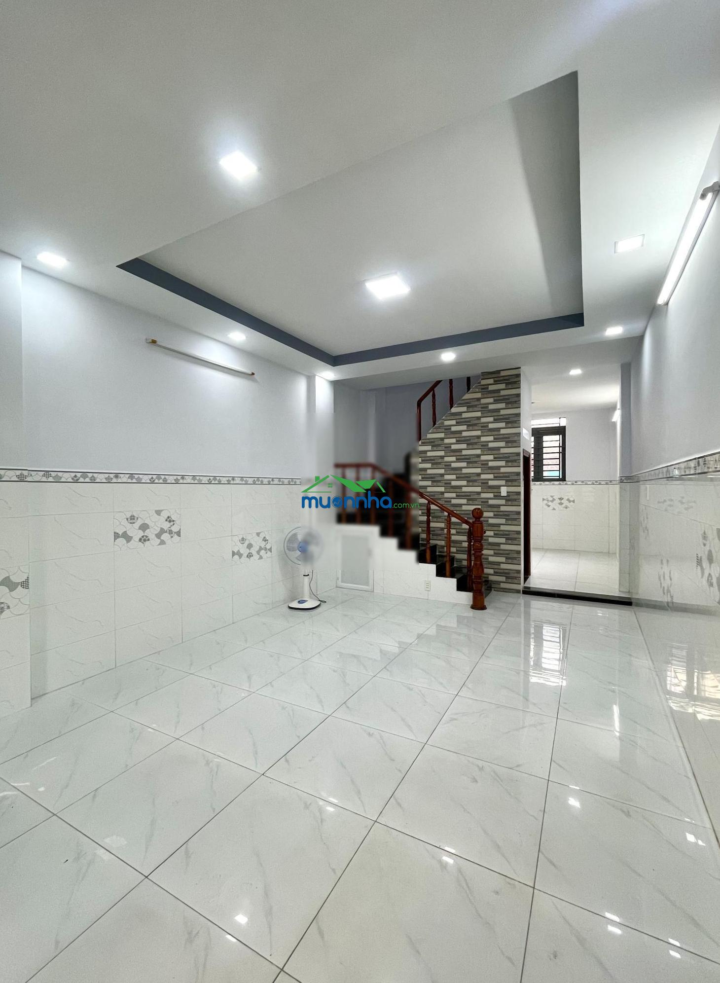 Ngay ngã tư 4 xã, dt 42m2, căn góc thoáng mát, chỉ 3.89 tỷ - 3
