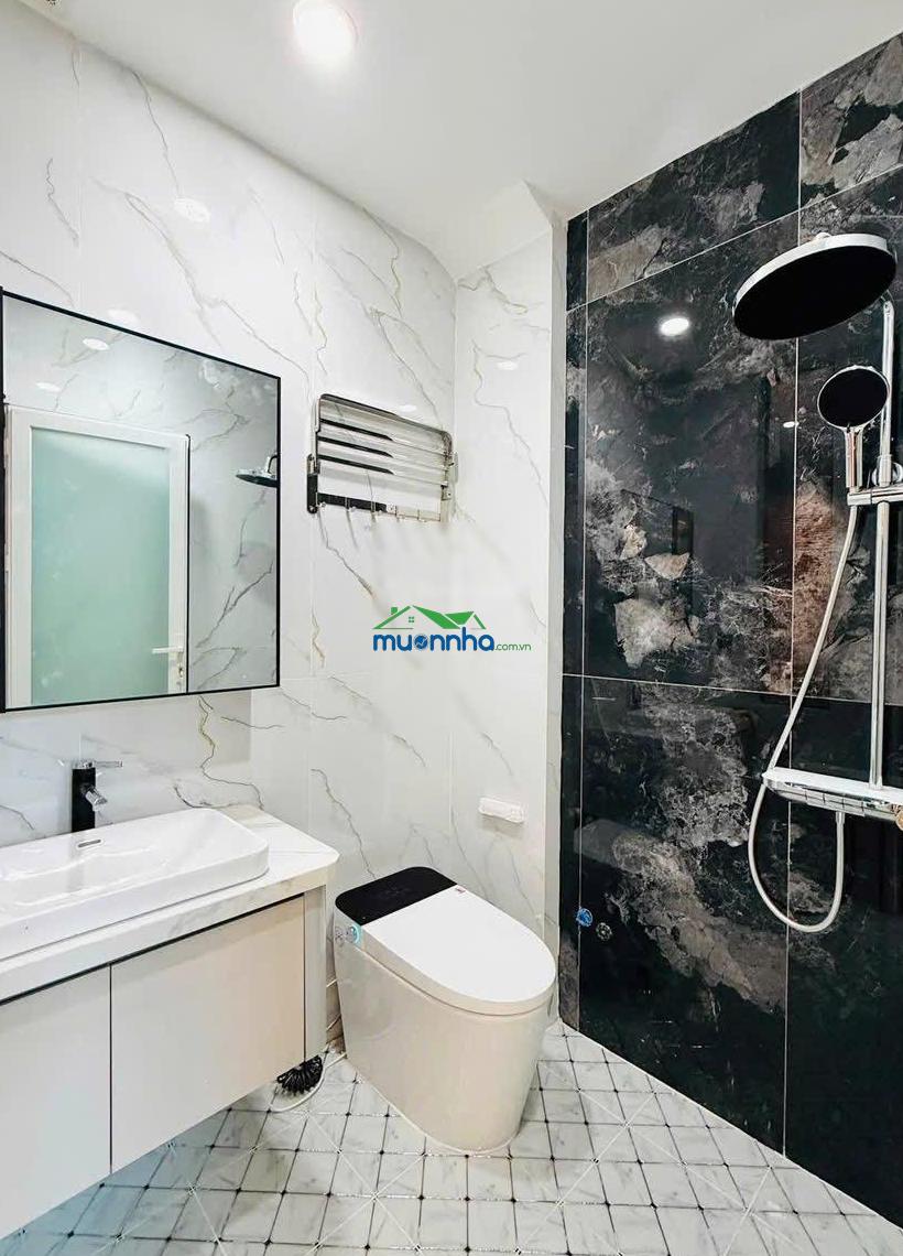 Định cư nước ngoài bán nhanh nhà lê thánh tôn, quận 1 - 66,5m2 (5x 13,3m) - 2
