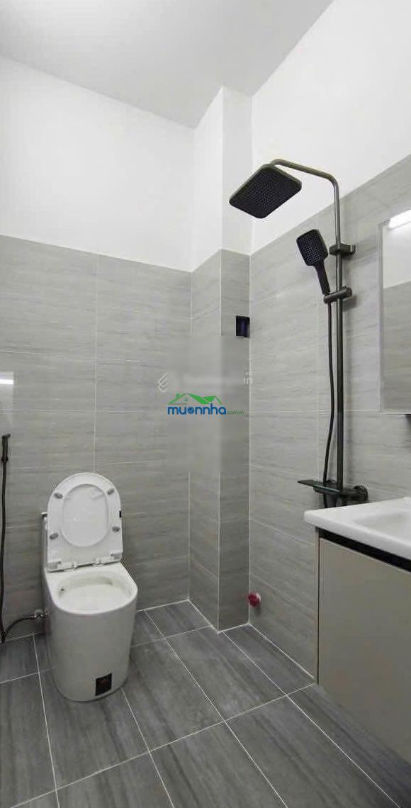 Chủ ngộp cần thanh khoản để thu hồi vốn, nhà mới đẹp ở liền, gần chợ hoà bình, bệnh viện