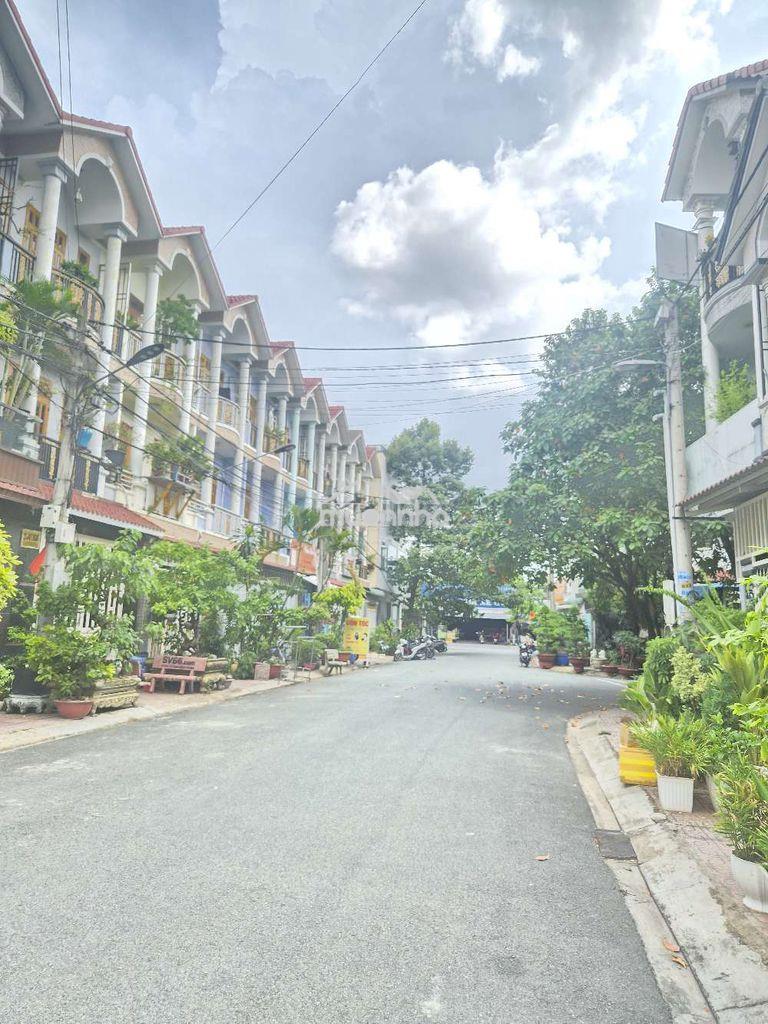 Nhà lầu gần ngã ba ông xã giá 5 triệu - 2