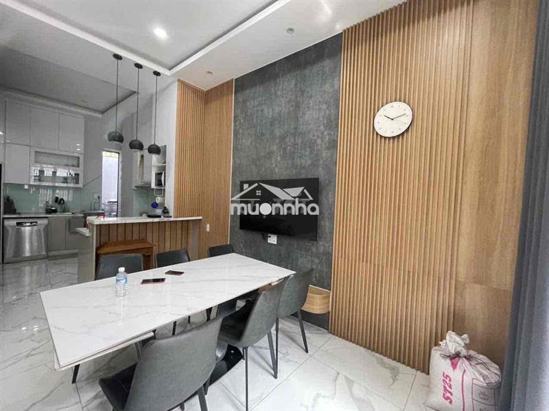 Nhà 1 trệt 2 lầu full nội thất xịn, đường xe tải gần lã xuân oai q.9