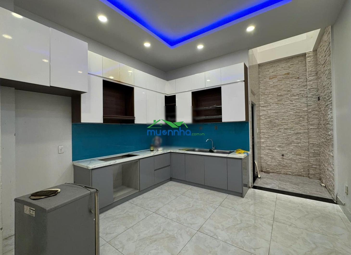 Đang kẹt vòng tiền xoay vốn - cần bán găp căn nhà mặt phố