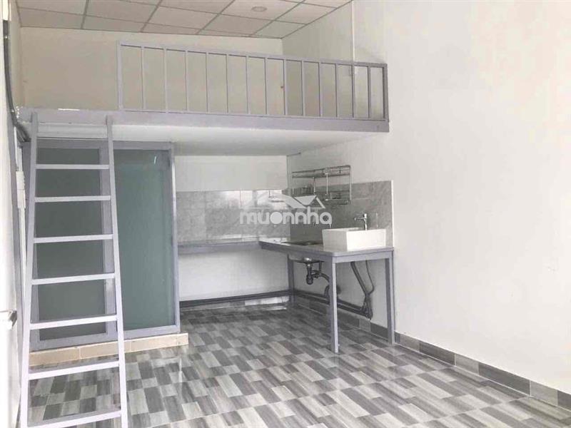 Q7: phòng mới, toilet riêng, tủ lạnh, máy lạnh, ngay chủ nhà