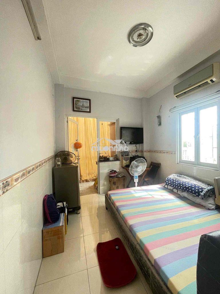Phòng trọ bancon thuận tiện qua q1 q3 trống sẵn